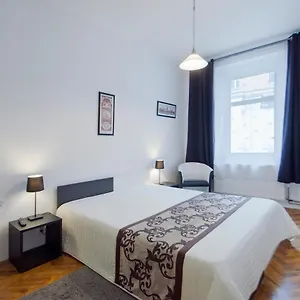 https://modern-apartment-skolska-20.praguehotelsweb.com
